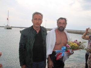 Şehitler İçin 14 Mil Kulaç Attı