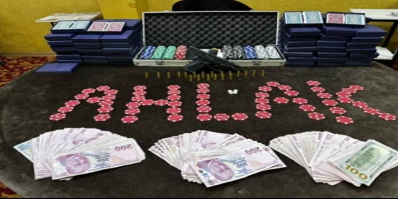 İzmir Polisinden Ruhsatsız İş Yerine Kumar Baskını