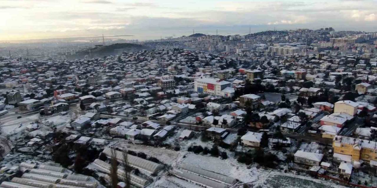 Pendik’te Kartpostallık Kar Manzarası Havadan Görüntülendi