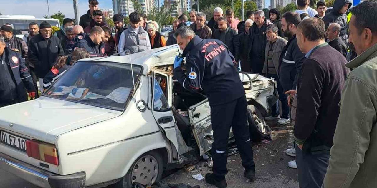 Adana’da Tofaş Marka Otomobil İle Midibüs Çarpıştı: 9 Yaralı