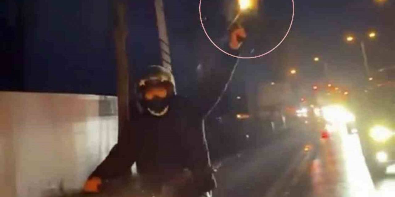 ‘Pes’ Dedirten Görüntü: Seyir Halindeki Motosikletten Havaya Ateş Açtı