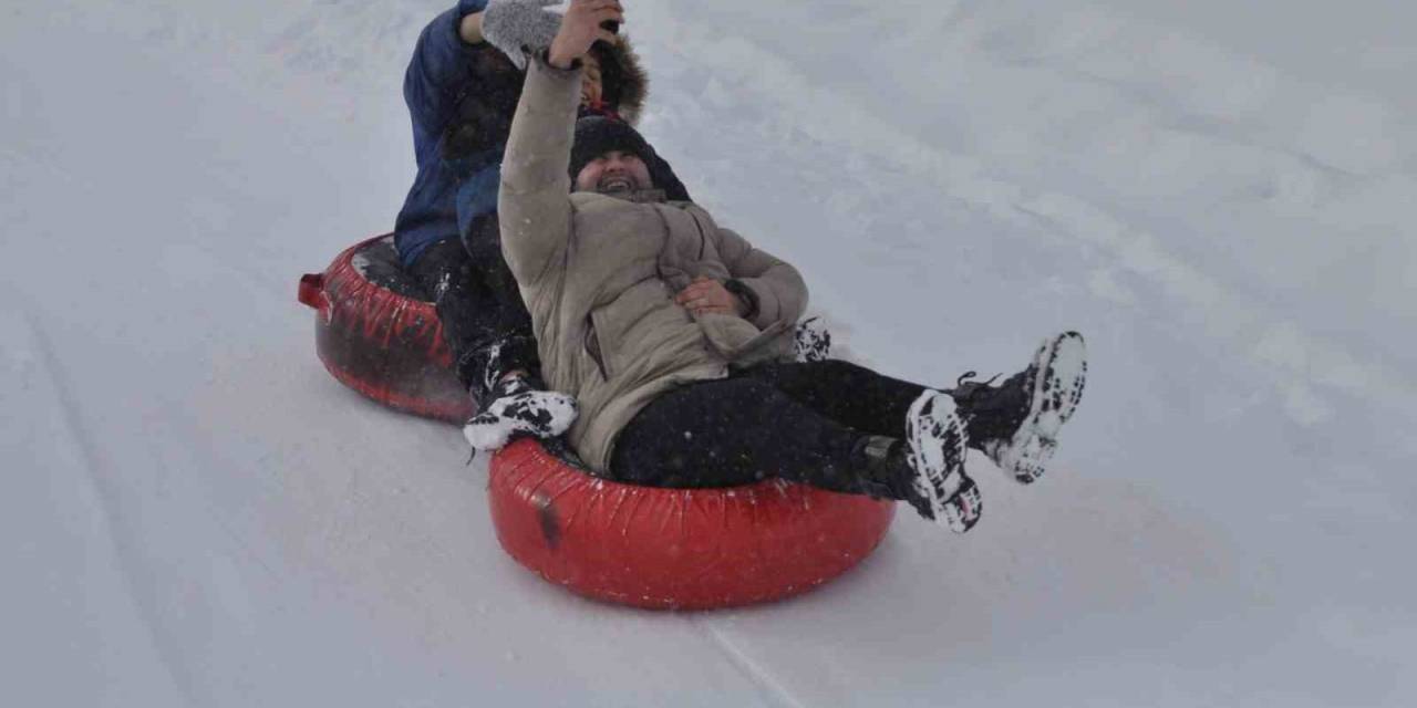 Köylülerin Pisti Kayak Merkezi Haline Geldi
