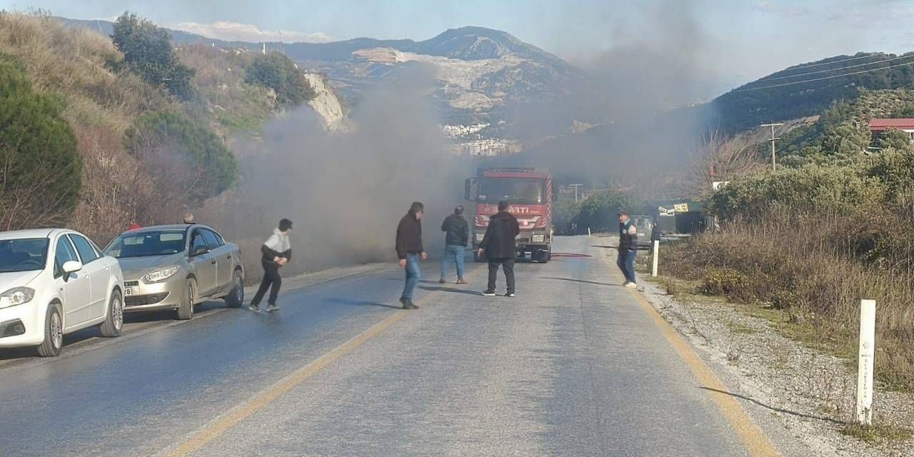Söke’de Seyir Halindeki Otomobil Yandı