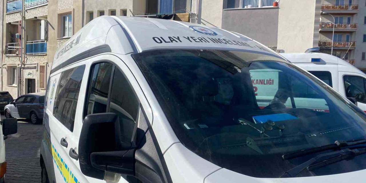 Yalnız Yaşayan Kadın Evinde Ölü Bulundu