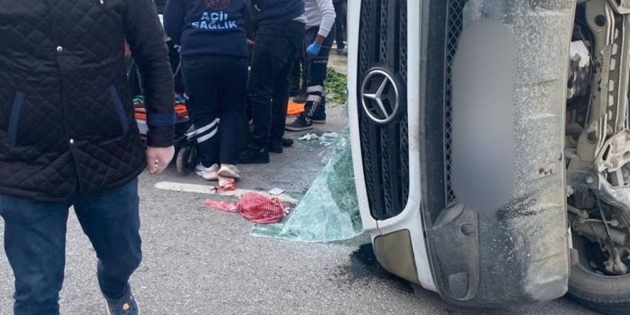 Tarım İşçilerini Taşıyan Servis Kamyonetle Çarpıştı: 1 Ölü, 5 Yaralı