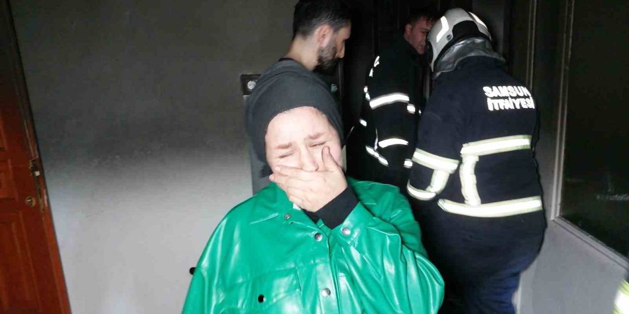 Evinde Yangın Çıkan Kadın Telef Olan Kedileri İle Kuşları İçin Gözyaşı Döktü