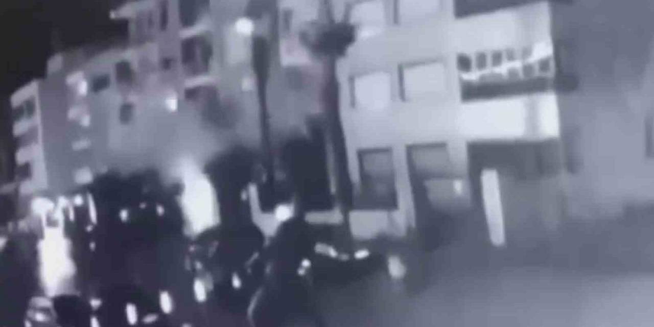 65 Kişiye Mezar Olan Apartmanın Yerle Bir Olma Anı Asrın Felaketinin Büyüklüğünü Gözler Önüne Serdi