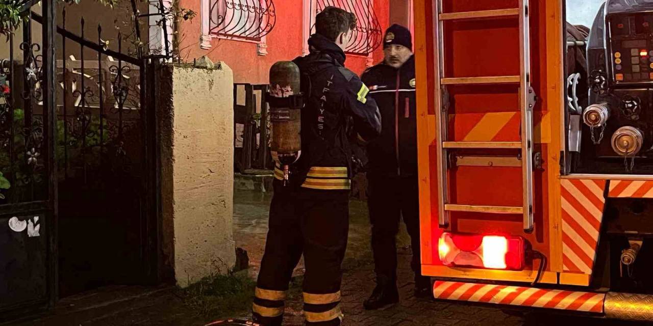 Bulaşık Makinesinde Çıkan Yangına Müdahale Ederken Dumandan Etkilendi