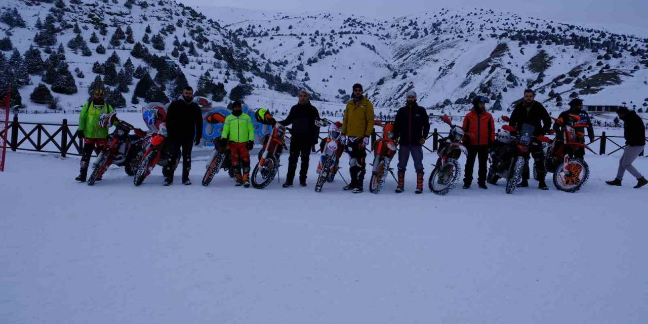 Adrenalin Tutkunu Motokrosçular Nefes Kesti