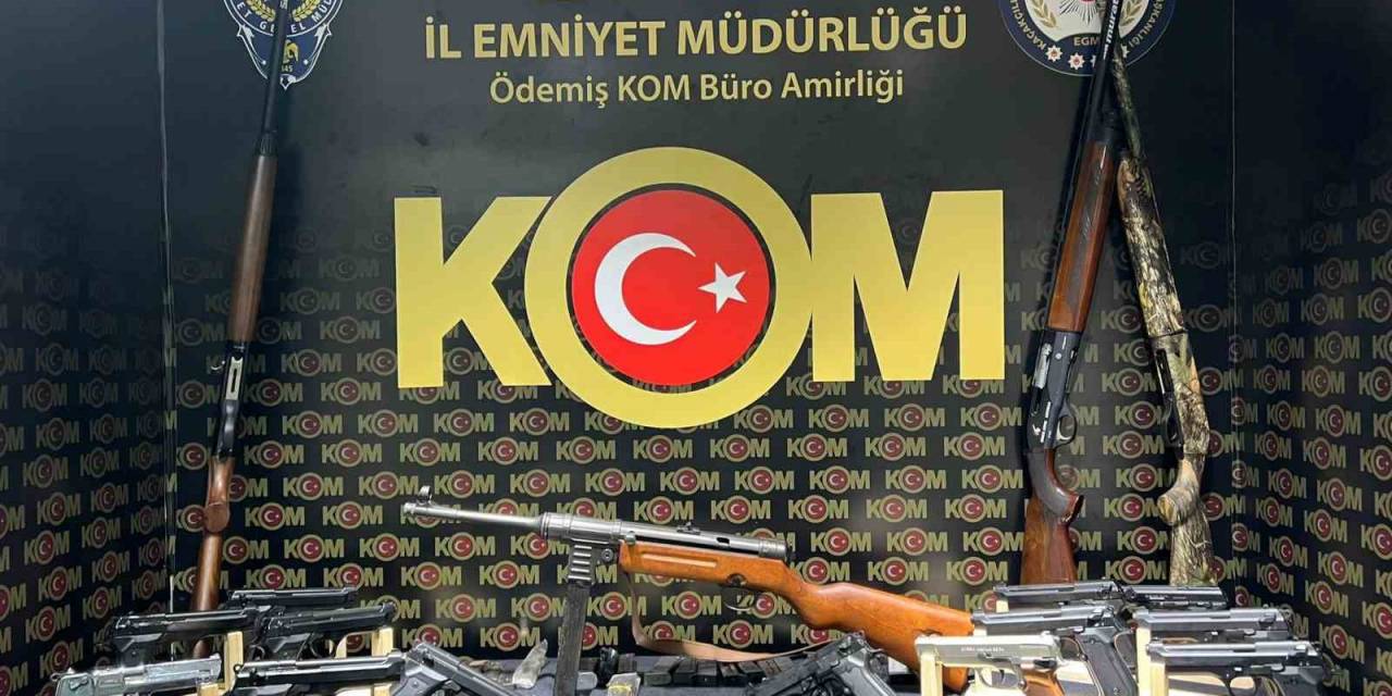 İzmir’de Silah Tacirlerine Baskın: 5 Gözaltı