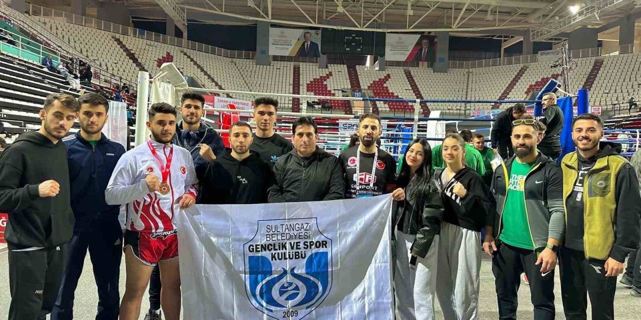 Sultangazili Genç Sporcu, Kick Boks Türkiye Şampiyonu Oldu