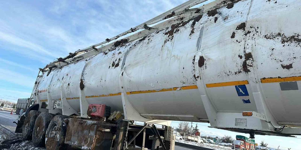 Devrilen Tankerde 28 Ton Yağ Ziyan Oldu