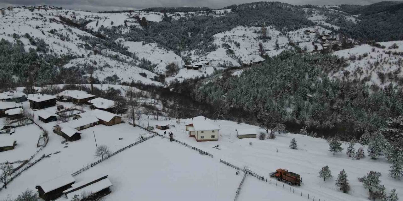 10 Bin Kilometre Köy Yolu Ağına Sahip Kastamonu’da Ekiplerin Karla Mücadelesi