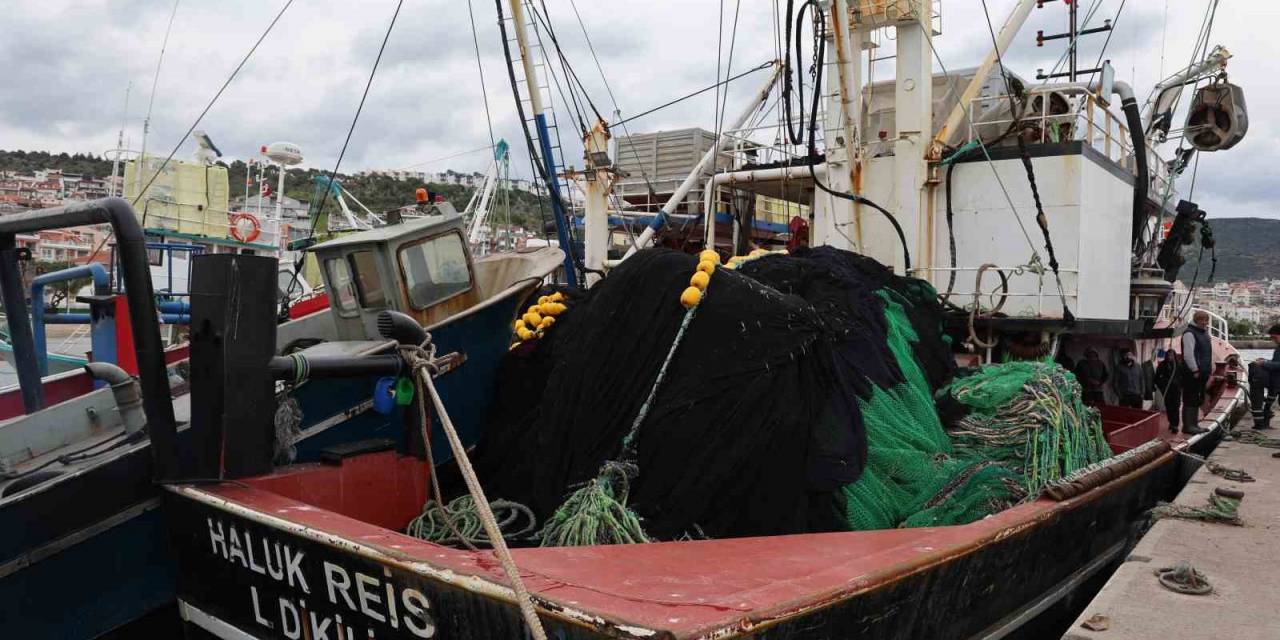 İzmir’deki Batan Teknenin Yeri Tespit Edildi