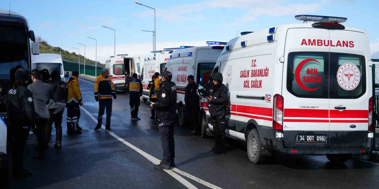 Düzensiz Göçmenleri Taşıyan Otobüsü Kazaya Karıştı