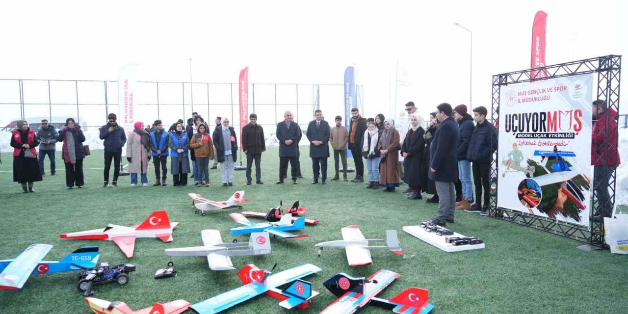 Model Uçakların Test Uçuşu Gerçekleştirildi