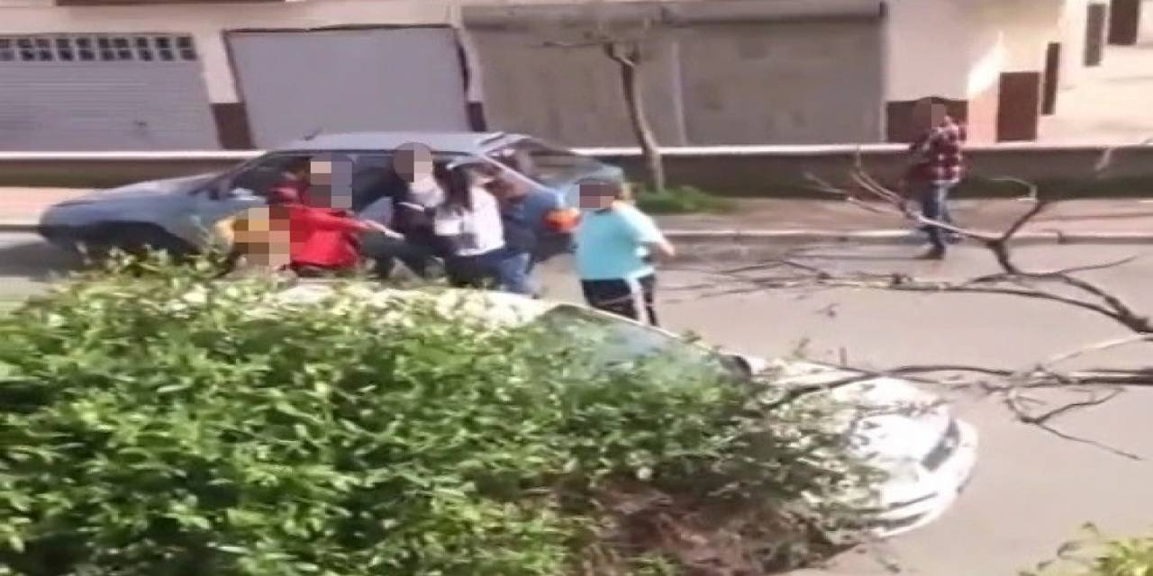 Gaziantep’te Kadınların Bıçaklı Sopalı Kavgası Kameraya Yansıdı