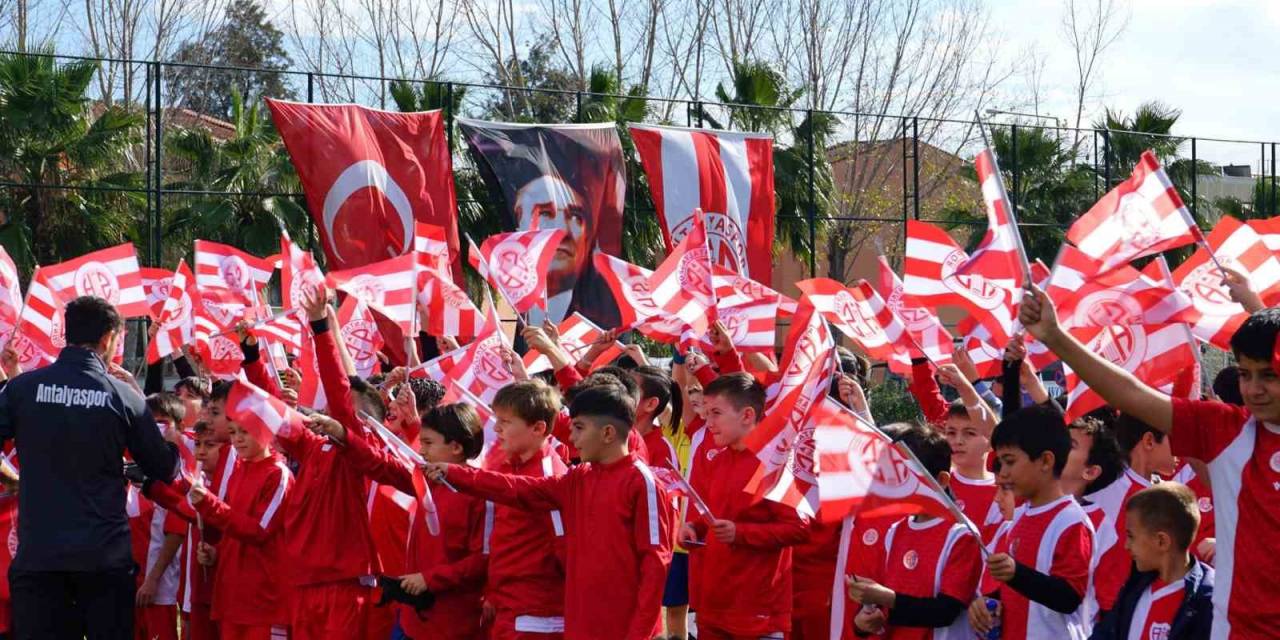 Antalyaspor Futbol Okulları Gelişim Ve Kış Kampı Tamamlandı