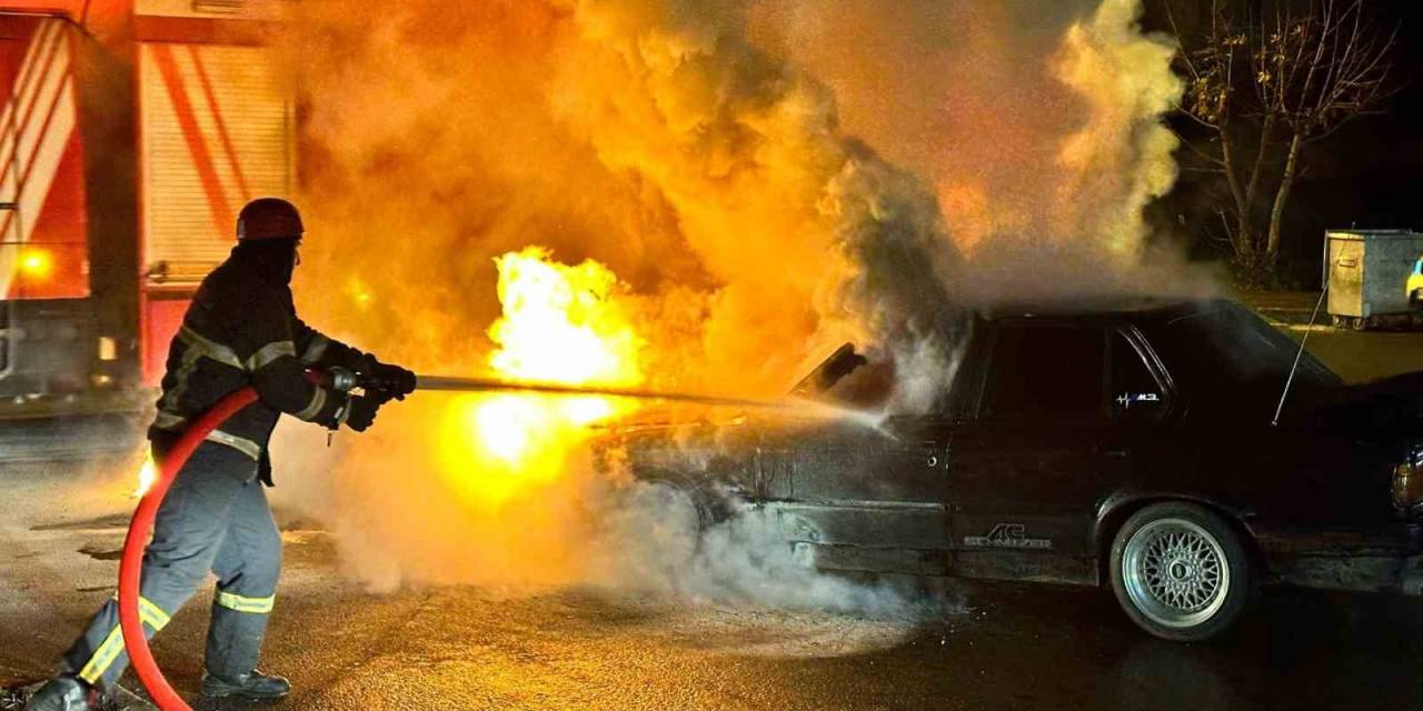 Seyir Halindeki Otomobil Alev Aldı