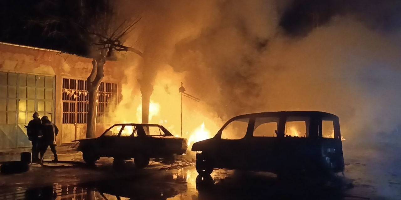 Sanayi Sitesindeki Yangında İş Yeri Ve İki Otomobil Kül Oldu