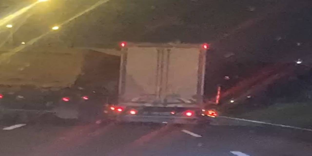 Tem Otoyolu’nda Kamyon İle Hafriyat Kamyonu Sürücüleri Ölüme Meydan Okudu