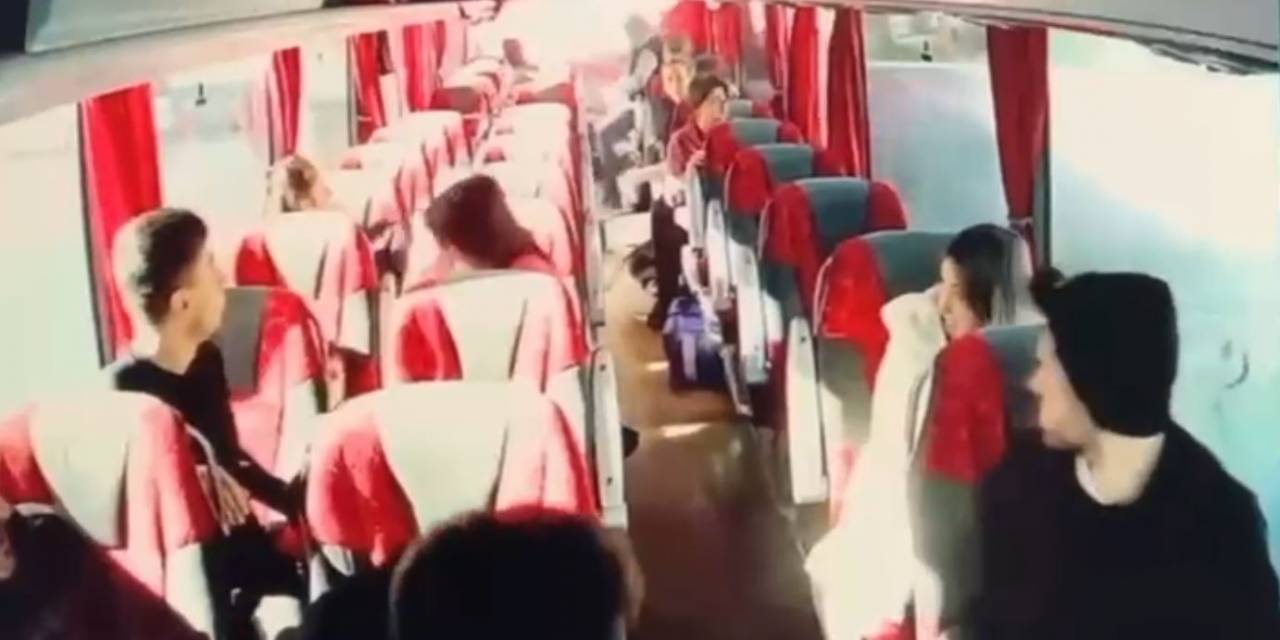 15 Temmuz Demokrasi Otogarı’nda İki Yolcu Otobüsü Çarpıştı: Kaza Anı Kamerada