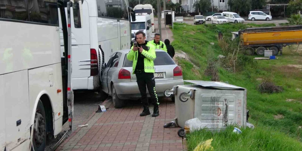 Kaldırımdaki Çöp Konteynerleri Şarampole Yuvarlanmasını Önledi, O Anlar Kamerada