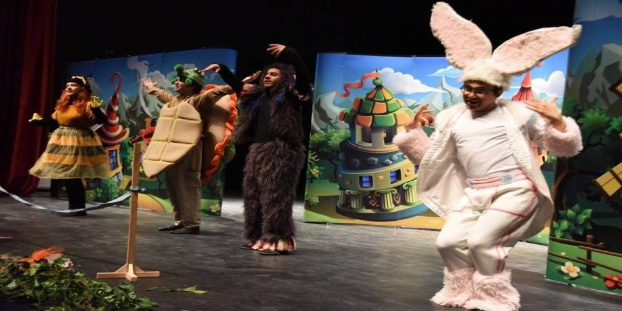 Çocuklardan Tiyatro Oyununa Yoğun İlgi