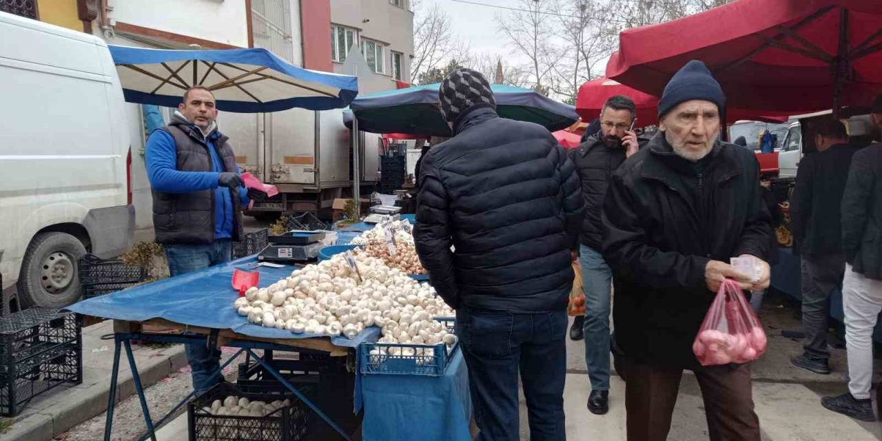 Vatandaşları Çeşit Çeşit Mantarlara İlgi Gösteriyor