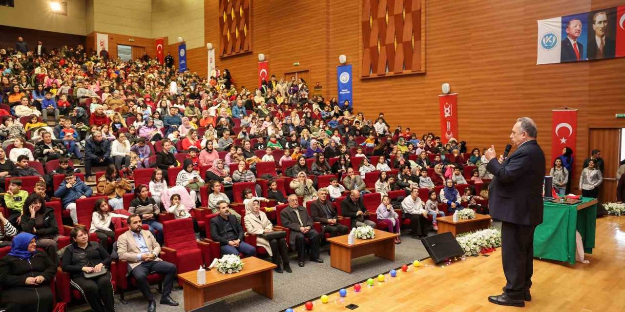 Başkan Yalçın Çocukların Tiyatro Sevincine Ortak Oldu