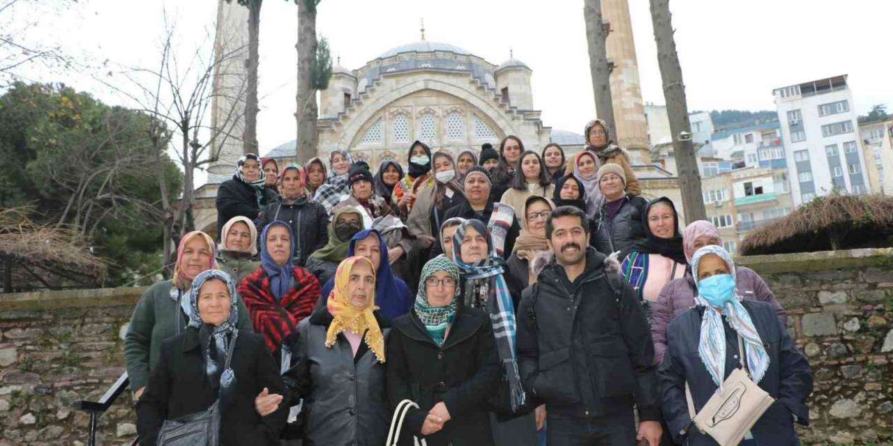 Salihlili Kadınlar Manisa’nın Tarihi Yerlerini Gezdi