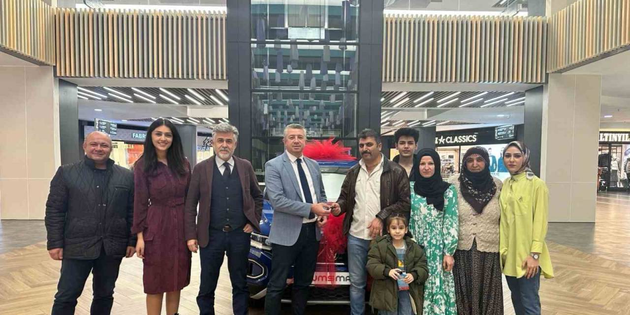 Kumsmall Talihlisi Otomobilini Aldı