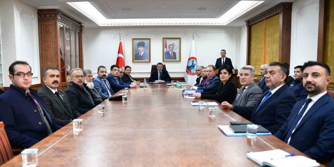 Kırşehir’de Siyasi Parti Temsilcileriyle Seçim Güvenliği Toplantısı Yapıldı