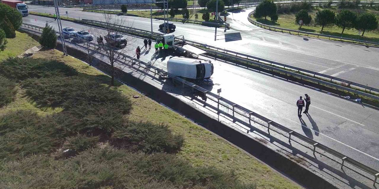 Çorlu - İstanbul Kara Yolunda Panelvan Devrildi: 1 Ölü