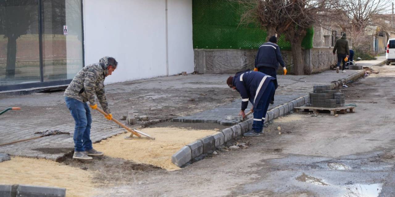 Kaldırım Yenileme Çalışmaları Devam Ediyor