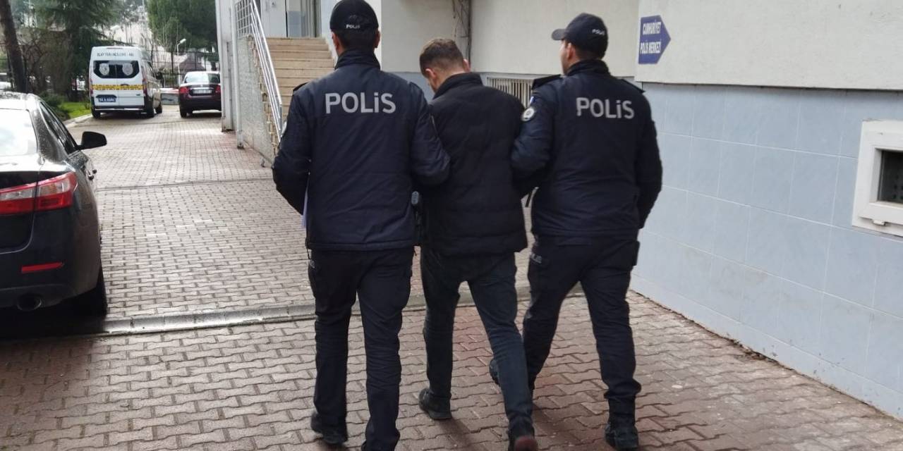 İki Ayrı İlçede Üzerlerinde Kontak Anahtarı Bulunan Araçları Çaldılar