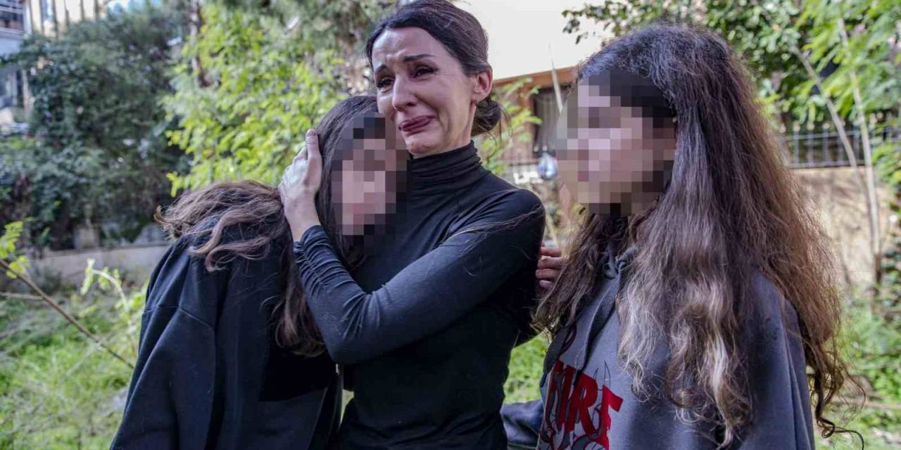 40 Dakikada İkiz Kızlarıyla Tahliye Edildiği Ve 12 Yılını Geçirdiği Eve Bakarken Gözyaşlarını Tutamadı