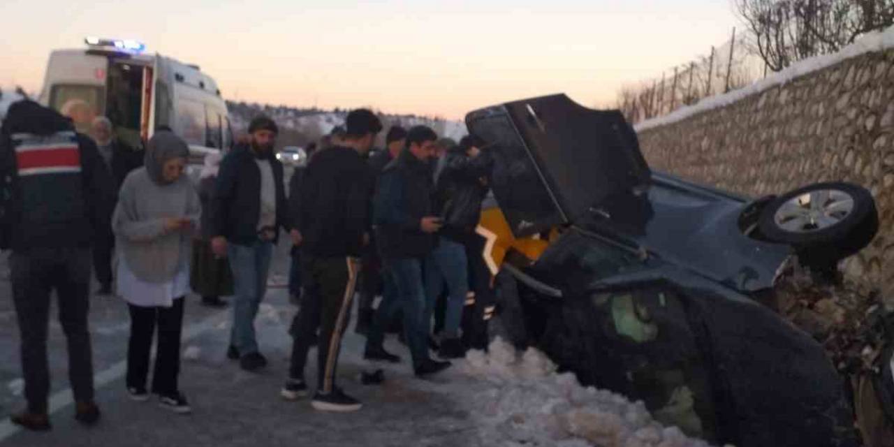 Bingöl’de Otomobil Takla Attı: 5 Yaralı