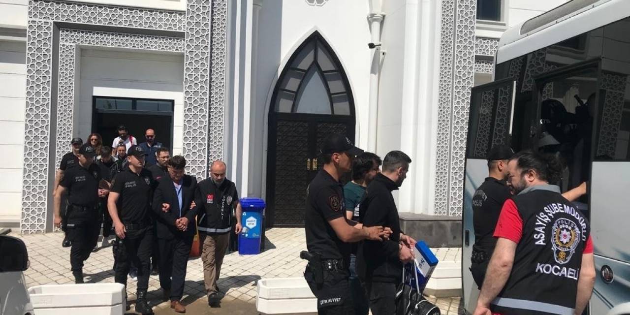 Cinayetle Yargılanan Abi, Kardeş Ve Arkadaşlarına Ceza Yağdı