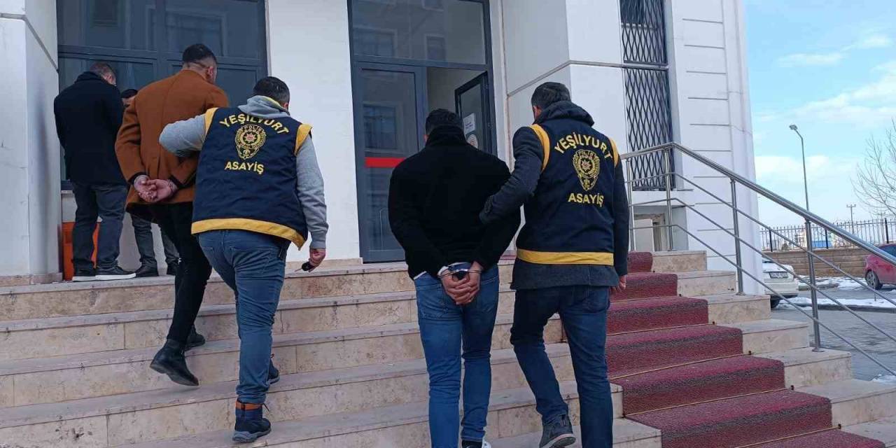 Hasarlı Binalara Dadanan Hırsızlar Yakalandı