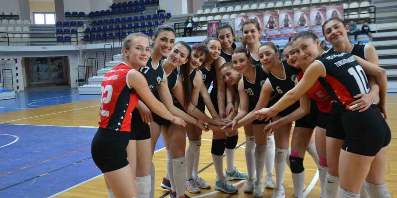 Turgutlu Belediyesi Kadın Voleybol Takımı Sezonu Galibiyetle Noktaladı