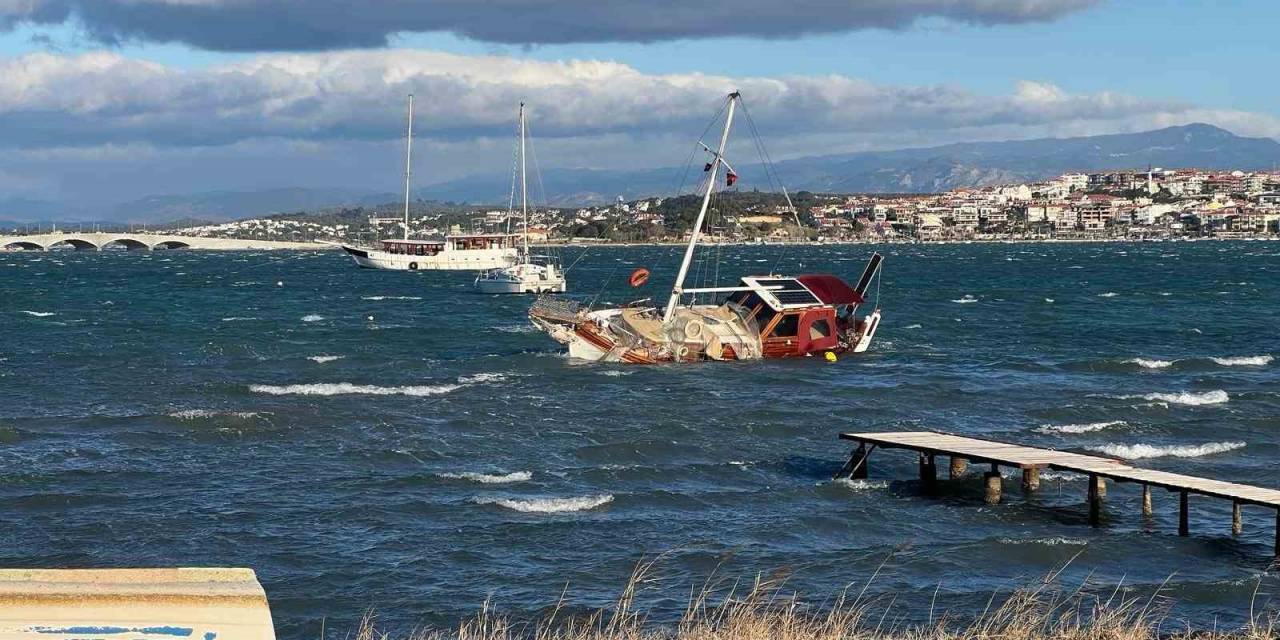 Ayvalık’ta Fırtına Tekneleri Batırdı