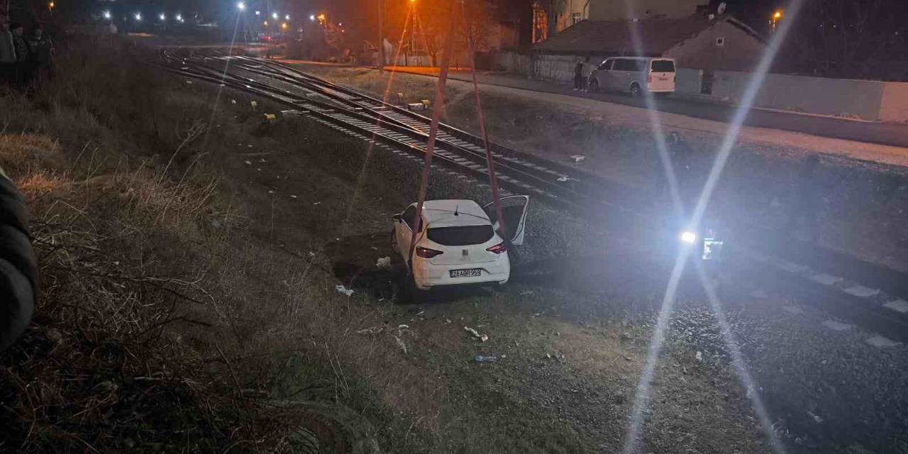 Polisten Kaçarken Demiryoluna Uçtular: Otomobildeki 2 Kişiye Gözaltı