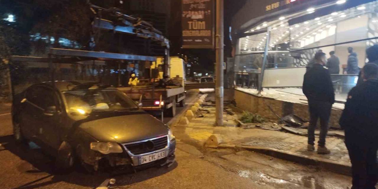 Maltepe’de Kontrolden Çıkan Araç Restorana Girdi: 1 Yaralı