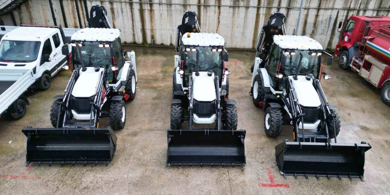 İzmit Belediyesi, 4 Yeni İş Makinesini Vatandaşlara Kazandırdı