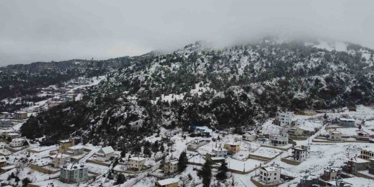 Bu Kış Geç Geldi: Tatil Şehri Mersin’de Kar Güzelliği