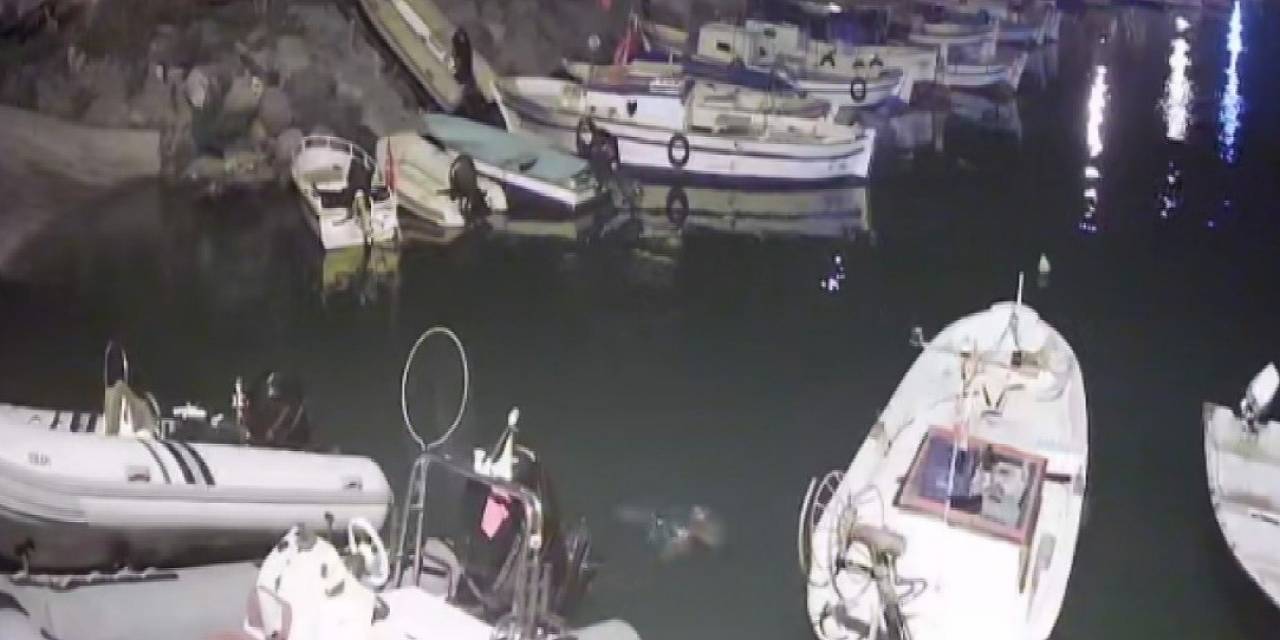 Aylar Sonra Ortaya Çıkan Deprem Görüntülerinde Deniz Köpürdü, Tekneler Beşik Gibi Sallandı