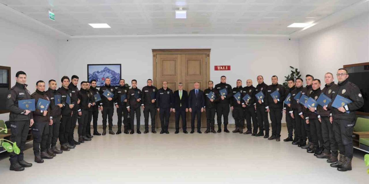 Vali Çelik’ten Mahalle Bekçilerine Teşekkür Belgesi