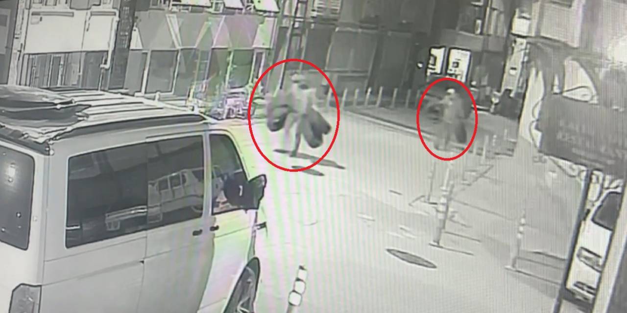 Bursa’da Tarihi Konaktan Kutu Kutu Eşya Çalan Hırsızlar Kamerada