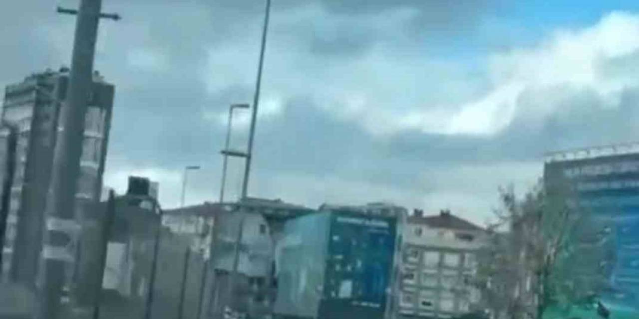 E-5 Karayolu’nda Korku Dolu Anlar Kamerada: Kovaladığı Sürücünün Önünü Kesip Saldırmaya Çalıştı